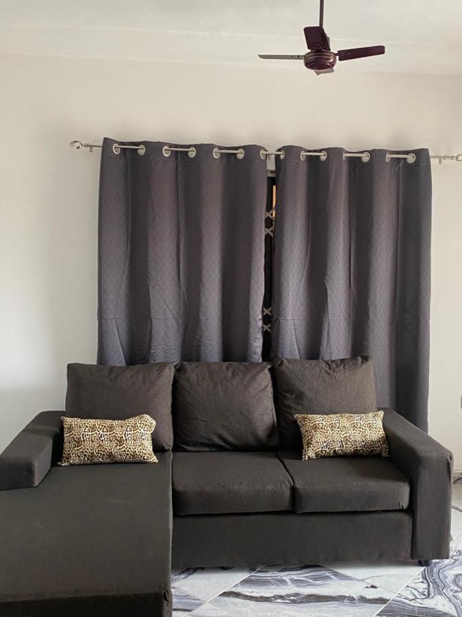 Baffour Apartments Adiebaba Bagian luar foto
