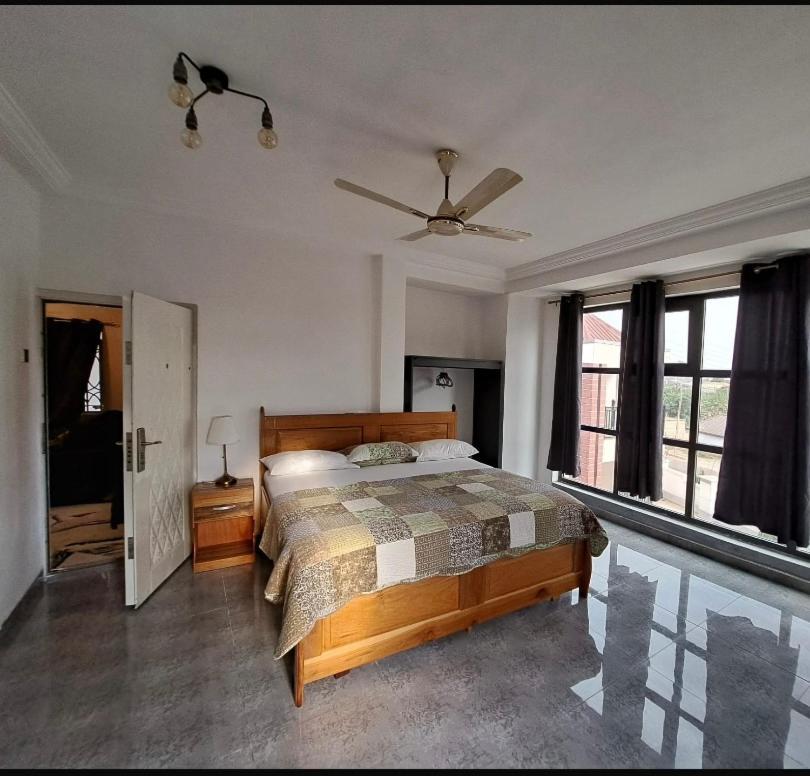 Baffour Apartments Adiebaba Bagian luar foto