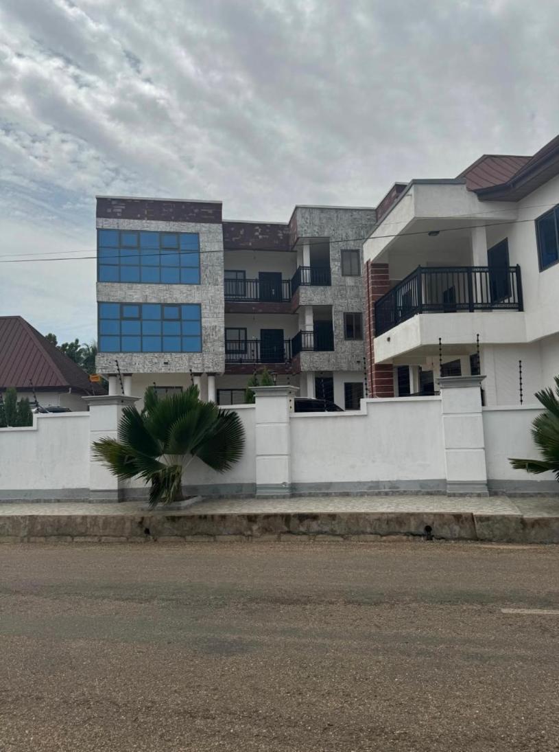 Baffour Apartments Adiebaba Bagian luar foto