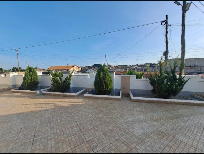 Baffour Apartments Adiebaba Bagian luar foto