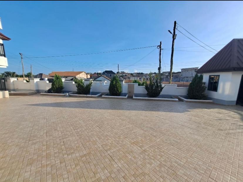 Baffour Apartments Adiebaba Bagian luar foto