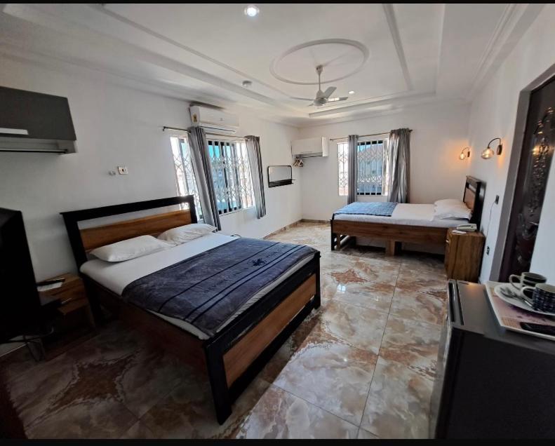 Baffour Apartments Adiebaba Bagian luar foto