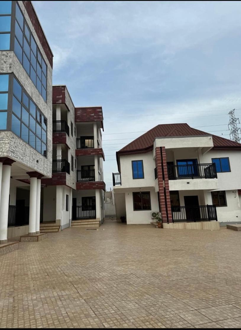 Baffour Apartments Adiebaba Bagian luar foto