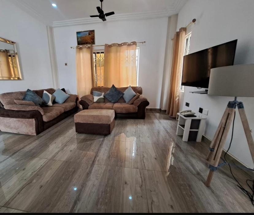 Baffour Apartments Adiebaba Bagian luar foto