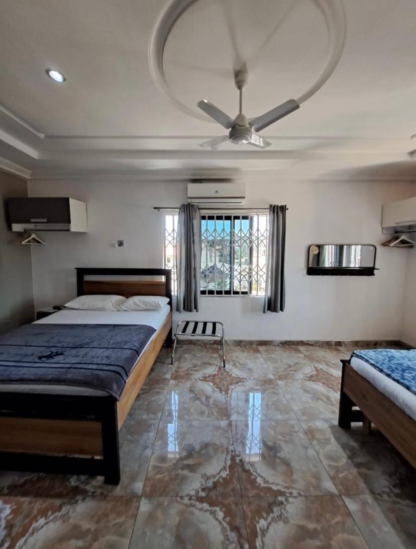 Baffour Apartments Adiebaba Bagian luar foto