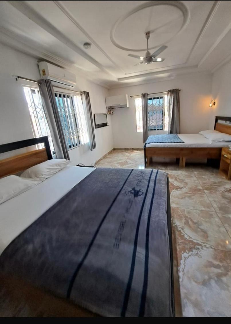 Baffour Apartments Adiebaba Bagian luar foto