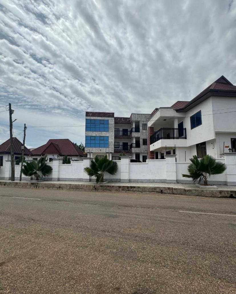 Baffour Apartments Adiebaba Bagian luar foto